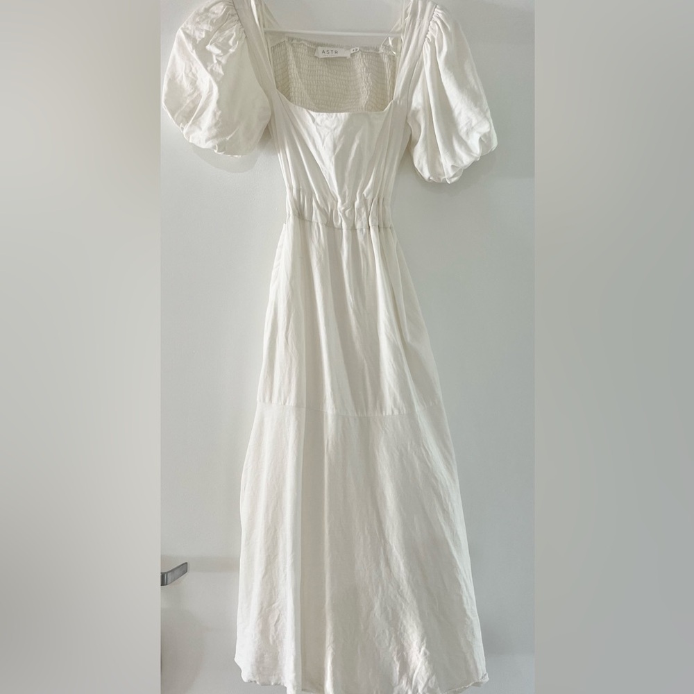 Astr White Puff Sleeve V-Neck Sundress